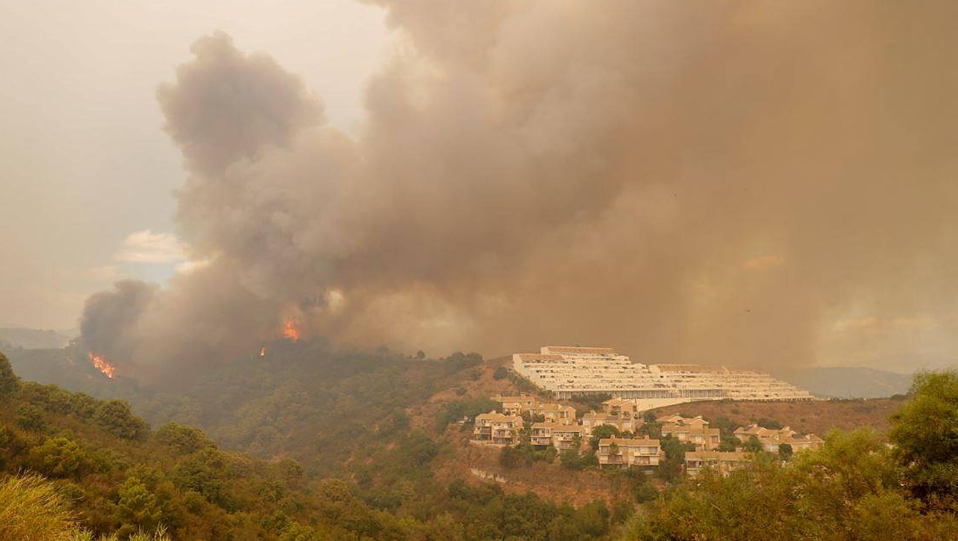 momento-extremo-de-incendios-andaluc-a-estima-en-1-325-las-hect-reas